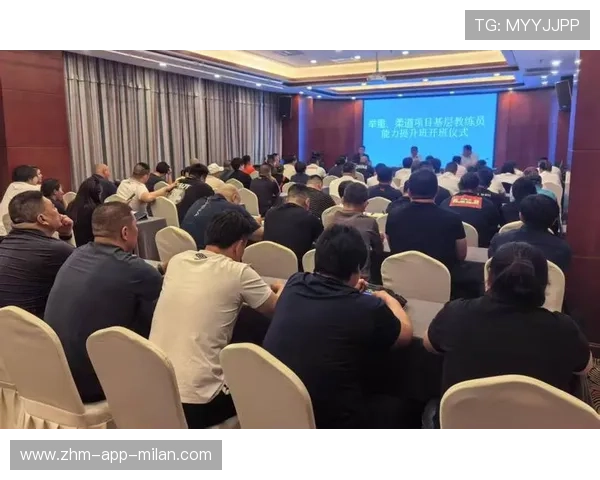 体操俱乐部开展教师培训提升基层教练教学水平，体操教练提前进场